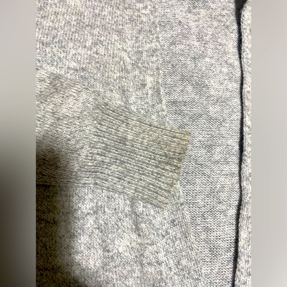 💰2/$10 Kids Grey Old Navy Cardigan- size m/8 - Picture 8 of 10